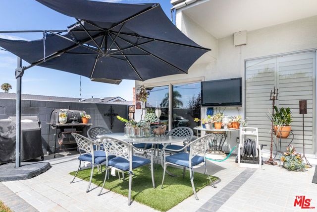 6704 Bedford Avenue, Los Angeles, CA 90056
