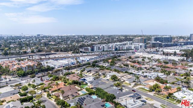 6704 Bedford Avenue, Los Angeles, CA 90056