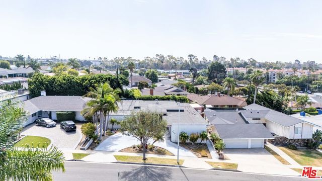 6704 Bedford Avenue, Los Angeles, CA 90056