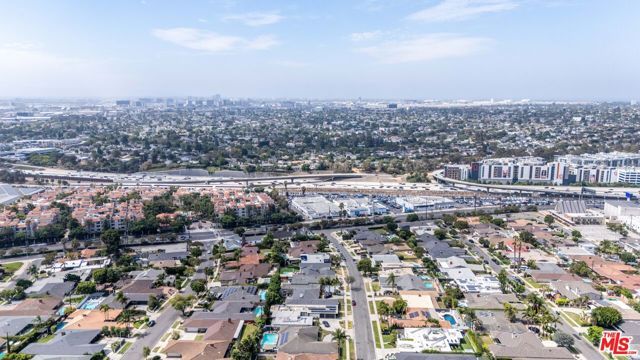 6704 Bedford Avenue, Los Angeles, CA 90056