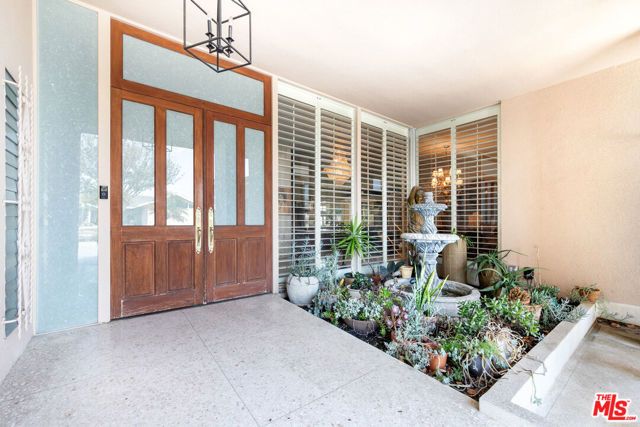 6704 Bedford Avenue, Los Angeles, CA 90056