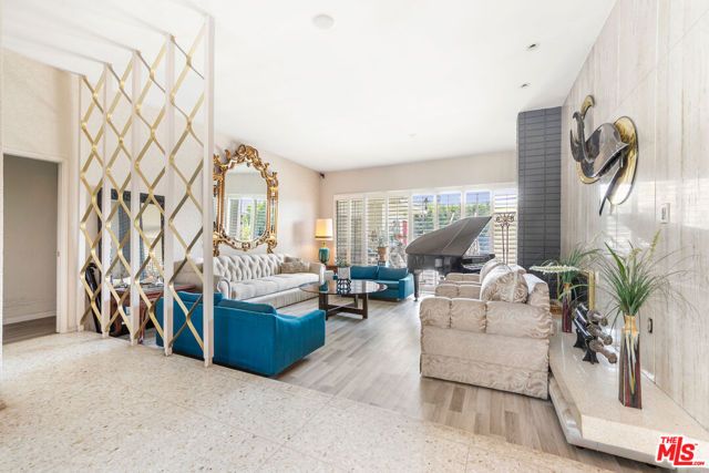6704 Bedford Avenue, Los Angeles, CA 90056