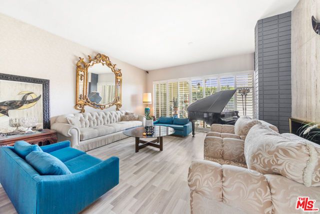 6704 Bedford Avenue, Los Angeles, CA 90056
