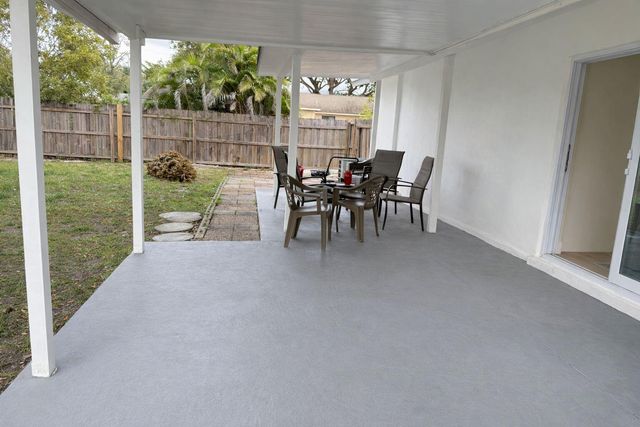 401 S 12th Street, Lantana, FL 33462