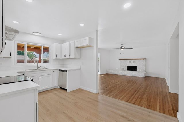 4016 Ponderosa Avenue NE, Albuquerque, NM 87110