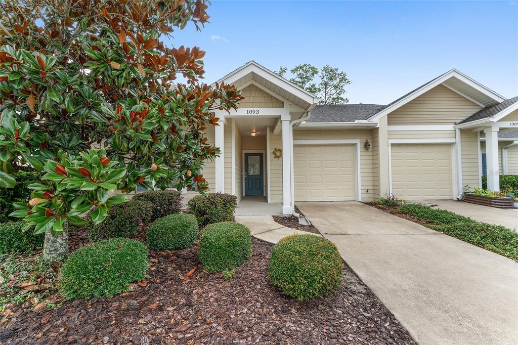 Image 2 of property listing at 1093 NW 126TH WAY, Newberry, FL 32669