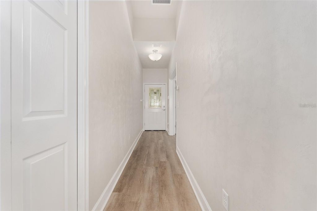 Image 15 of property listing at 1093 NW 126TH WAY, Newberry, FL 32669