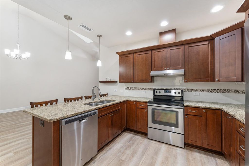 Image 18 of property listing at 1093 NW 126TH WAY, Newberry, FL 32669