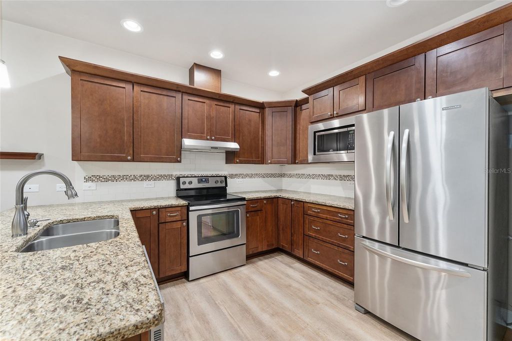 Image 19 of property listing at 1093 NW 126TH WAY, Newberry, FL 32669