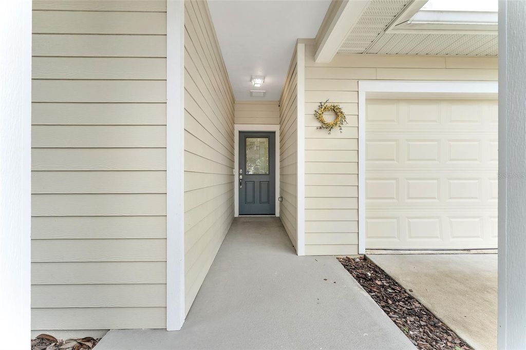 Image 3 of property listing at 1093 NW 126TH WAY, Newberry, FL 32669