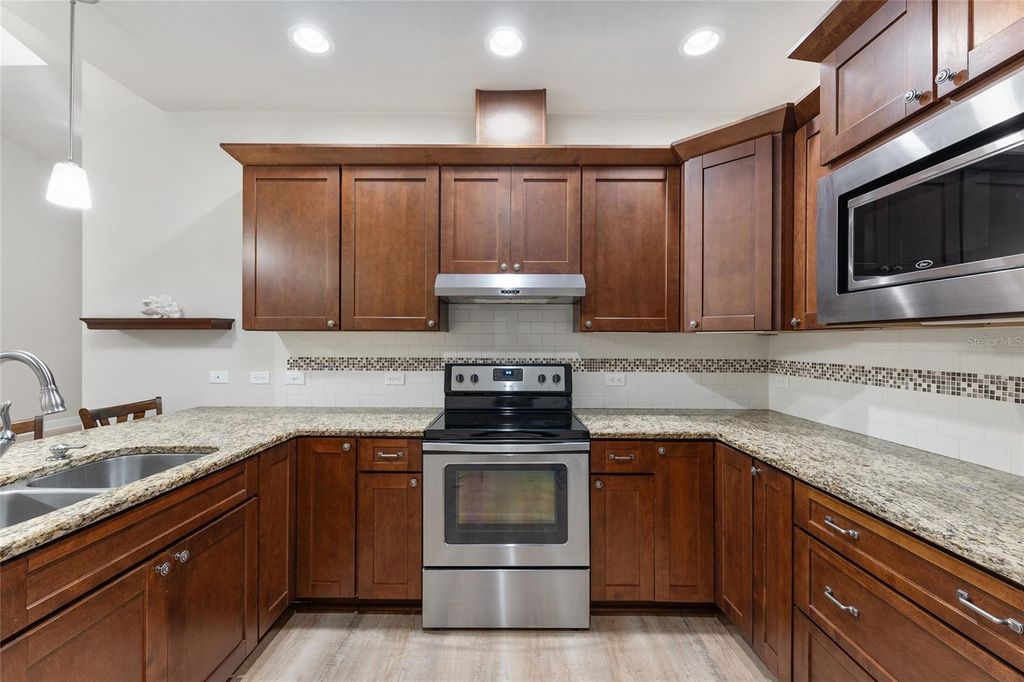 Image 22 of property listing at 1093 NW 126TH WAY, Newberry, FL 32669