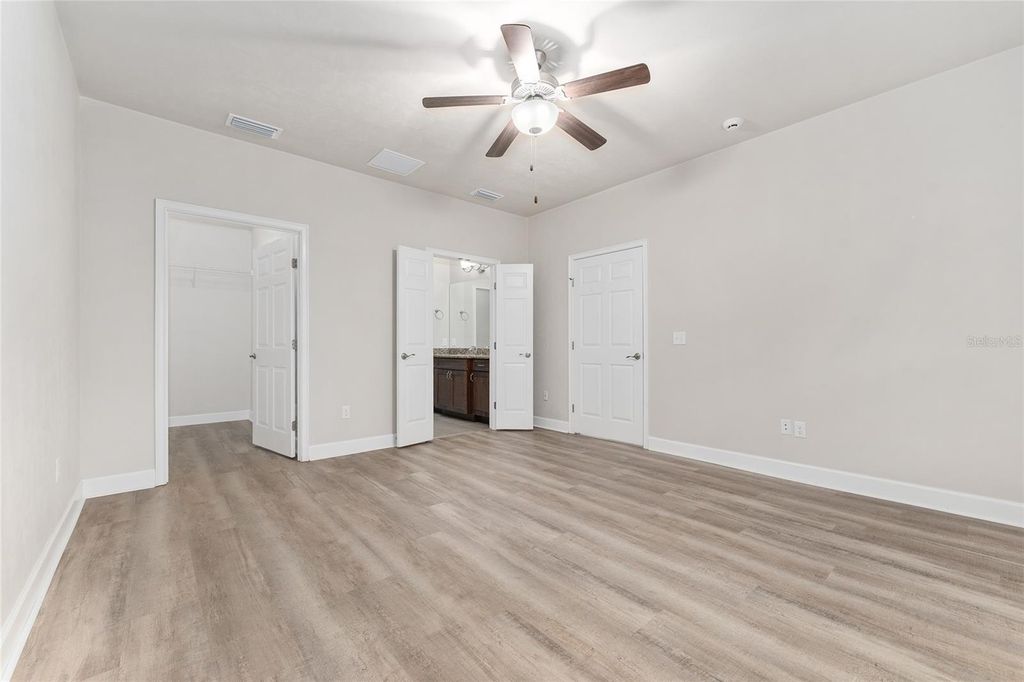 Image 33 of property listing at 1093 NW 126TH WAY, Newberry, FL 32669