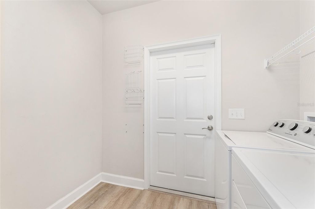 Image 52 of property listing at 1093 NW 126TH WAY, Newberry, FL 32669