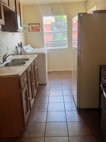 5415 Ennis St C, Houston, TX 77004