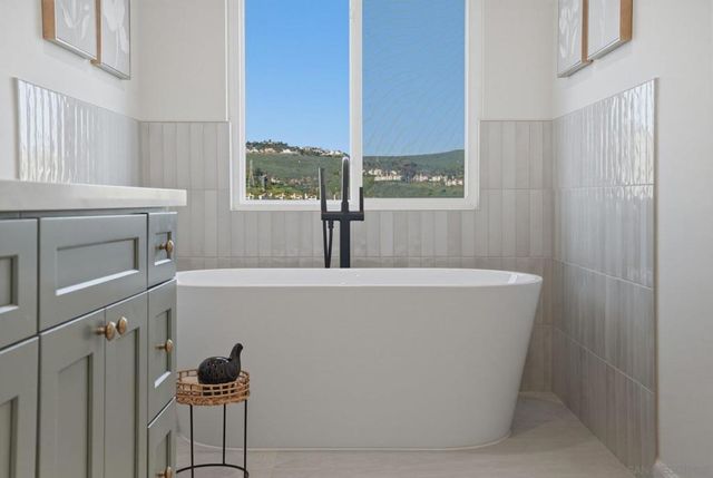 2644 La Costa Ave, Carlsbad, CA 92009