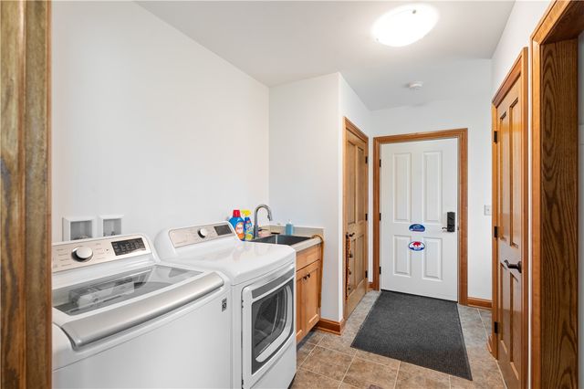 6568 Florence Ln, Livonia, NY 14487