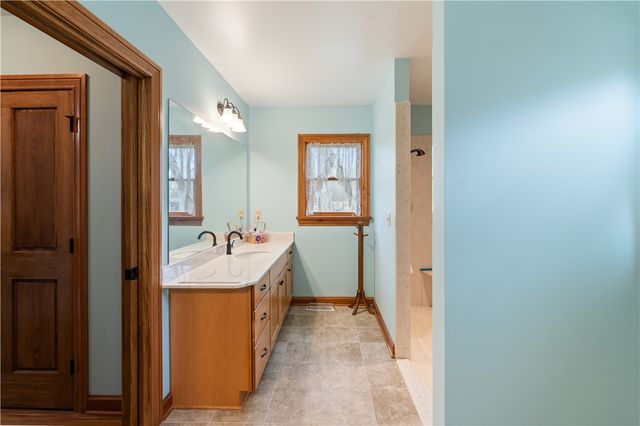 6568 Florence Ln, Livonia, NY 14487