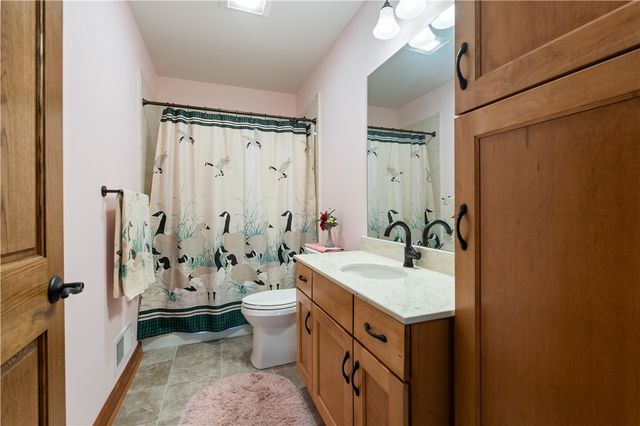 6568 Florence Ln, Livonia, NY 14487