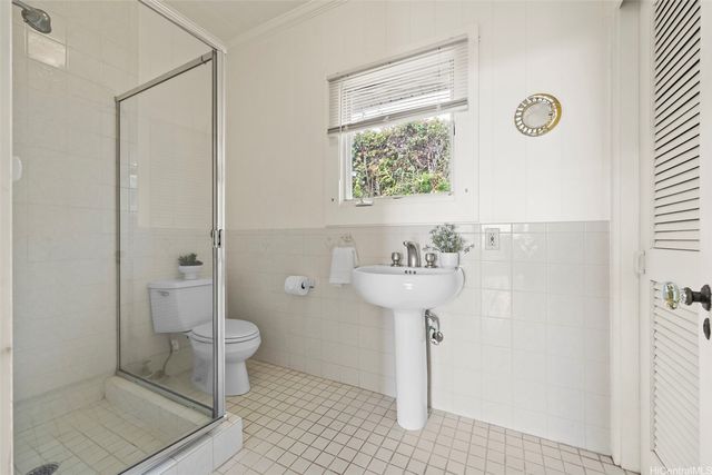 3797 Sierra Drive A, Honolulu, HI 96816