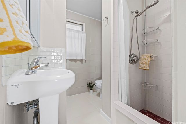 3797 Sierra Drive A, Honolulu, HI 96816