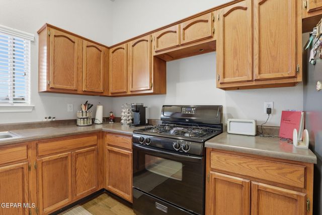 649 VERN BUTLER Drive, El Paso, TX 79932