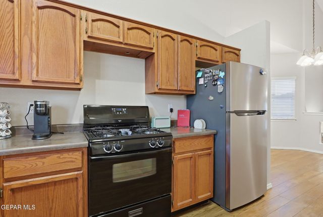 649 VERN BUTLER Drive, El Paso, TX 79932