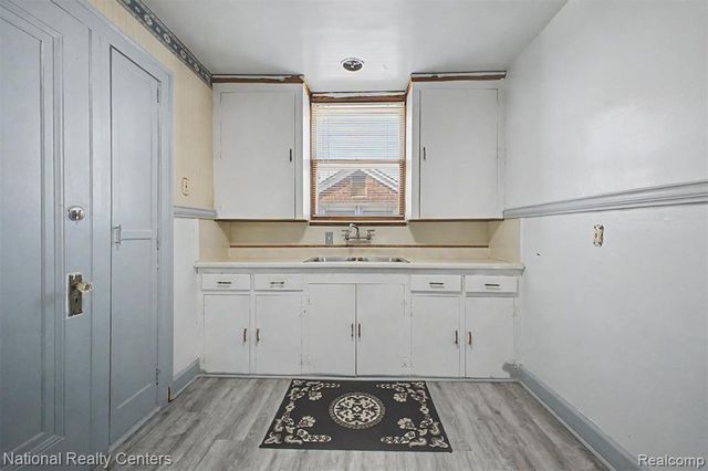 6348 Coleman Street, Dearborn, MI 48126