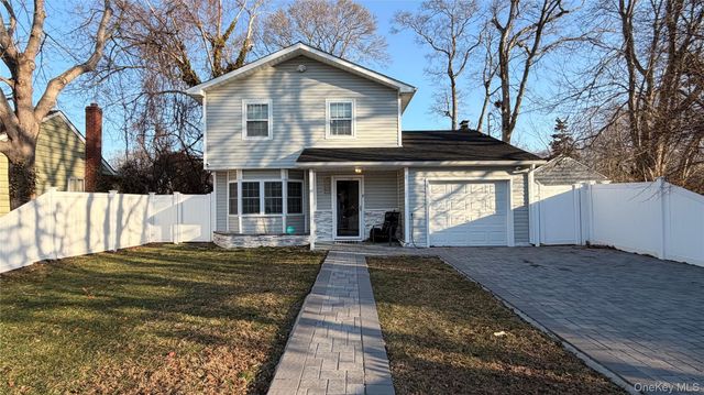 13 Fairview Drive, Shirley, NY 11967