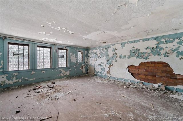16014 E Warren Avenue, Detroit, MI 48224