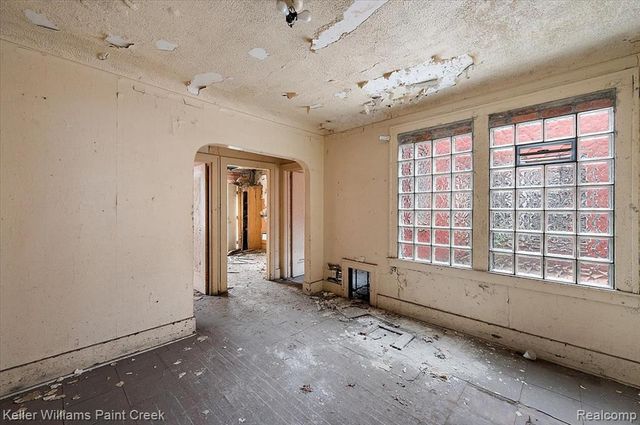 16014 E Warren Avenue, Detroit, MI 48224