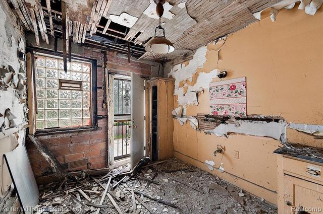 16014 E Warren Avenue, Detroit, MI 48224