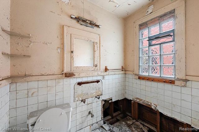 16014 E Warren Avenue, Detroit, MI 48224