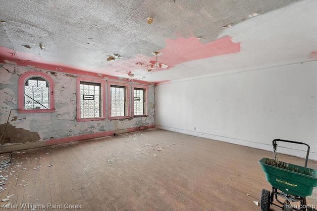 16014 E Warren Avenue, Detroit, MI 48224