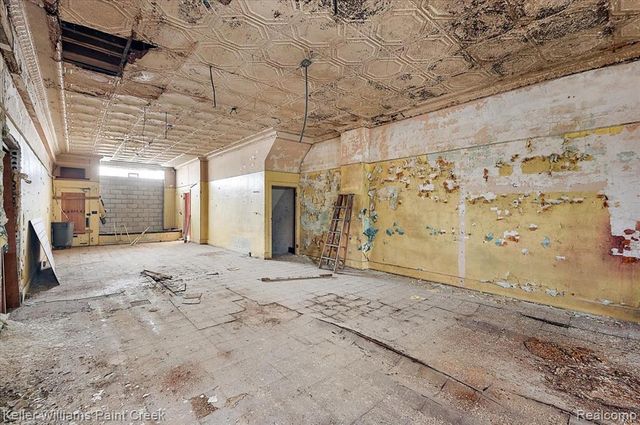16014 E Warren Avenue, Detroit, MI 48224