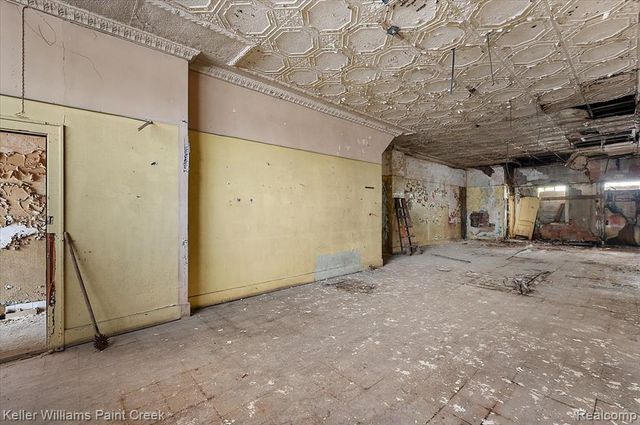 16014 E Warren Avenue, Detroit, MI 48224
