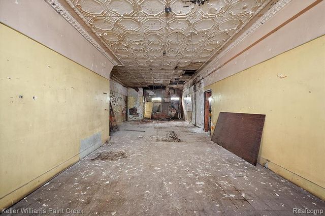 16014 E Warren Avenue, Detroit, MI 48224