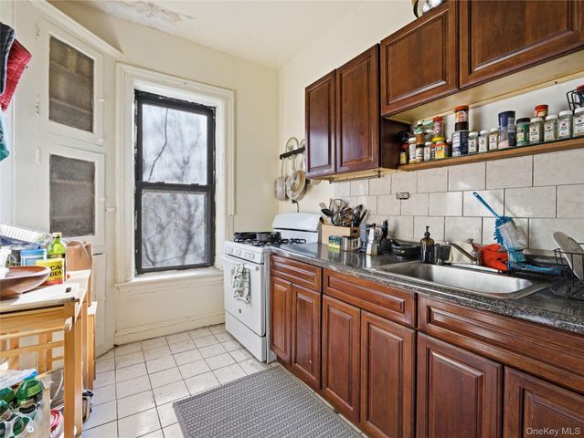 372 Parkside Avenue, Brooklyn, NY 11226