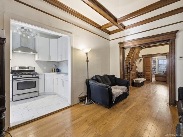372 Parkside Avenue, Brooklyn, NY 11226
