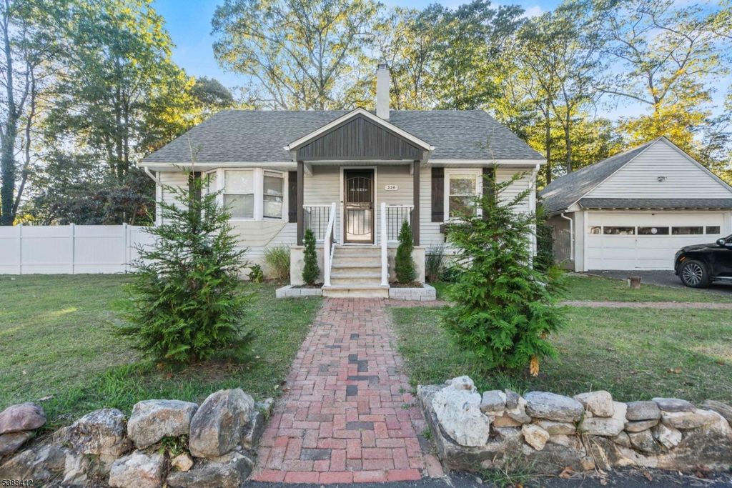 336 Brown Trl, Hopatcong Boro, NJ 07843