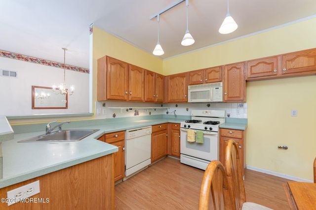 22 Foxwood Road, Lakewood, NJ 08701