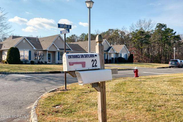 22 Foxwood Road, Lakewood, NJ 08701