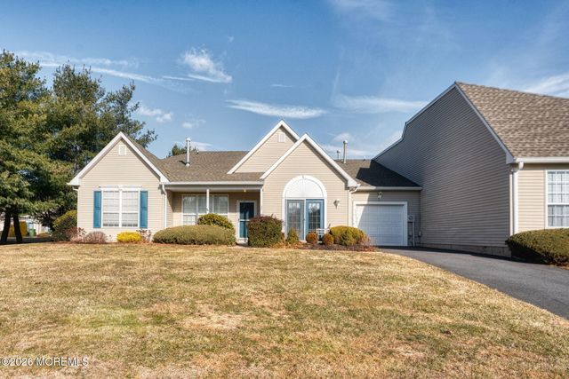 22 Foxwood Road, Lakewood, NJ 08701