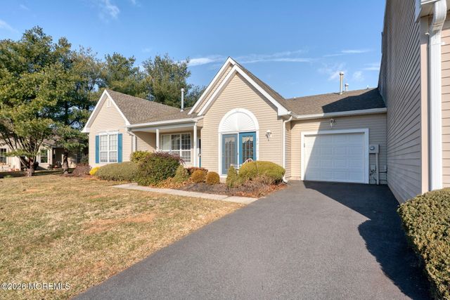 22 Foxwood Road, Lakewood, NJ 08701