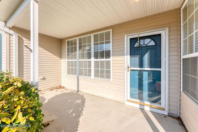 22 Foxwood Road, Lakewood, NJ 08701