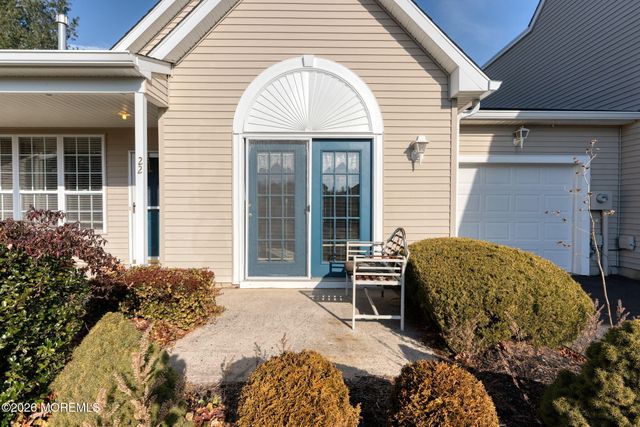 22 Foxwood Road, Lakewood, NJ 08701