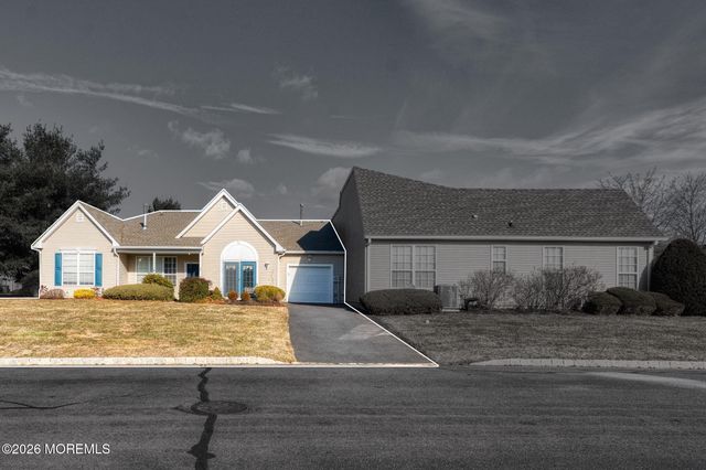 22 Foxwood Road, Lakewood, NJ 08701