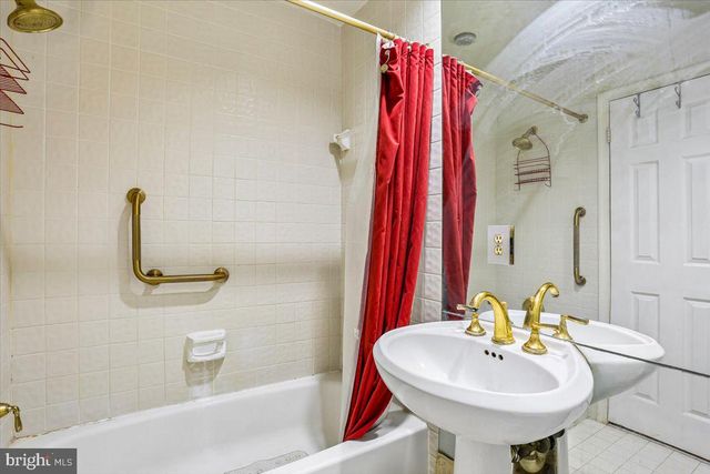 2303 NEWTON DR, Rockville, MD 20850