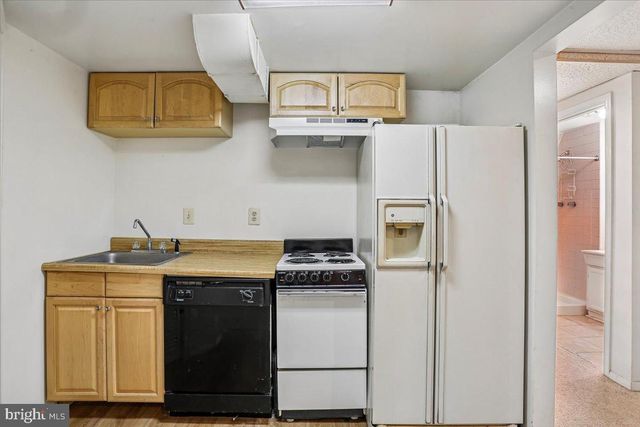 2303 NEWTON DR, Rockville, MD 20850