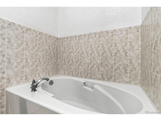 190 Roslyn St 1306, Denver, CO 80230
