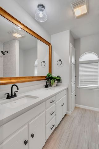 305 Northglen Drive, Hurst, TX 76054